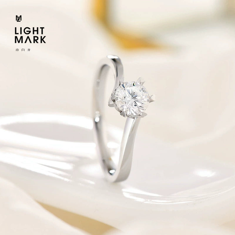 LightMark small white light twisting arm snowflake six claw 18K gold 50 points diamond ring