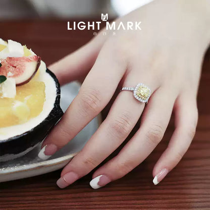 LightMark small white light 18K gold luxury yellow diamond ring female small sugar cube 50 points 70 points diamond wedding ring