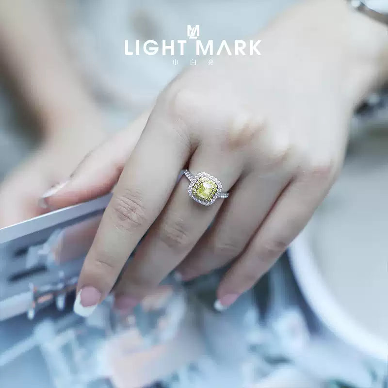 LightMark small white light 18K gold luxury yellow diamond ring female small sugar cube 50 points 70 points diamond wedding ring